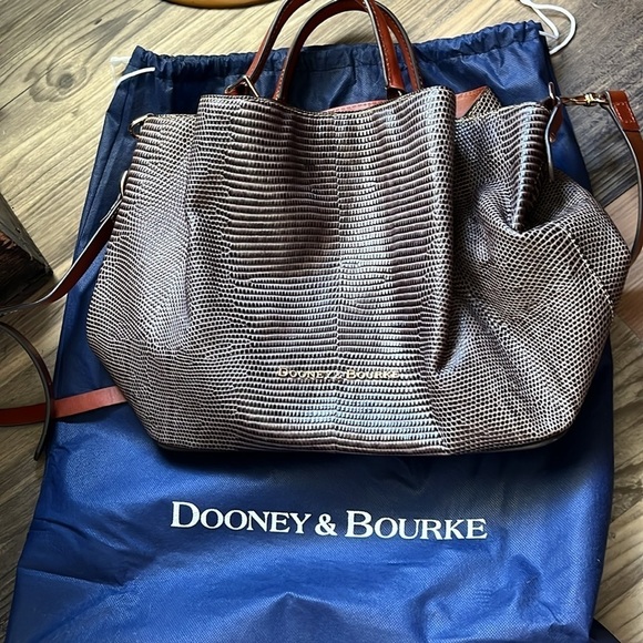 Dooney & Bourke Large Barlow Bag - Picture 7 of 10